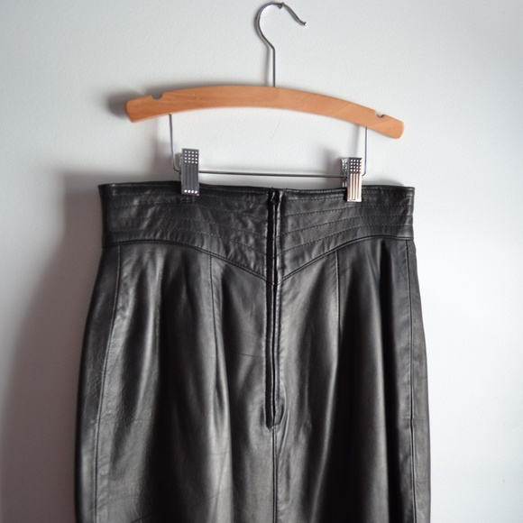 • MAXIMA LEATHER PENCIL SKIRT • - Picture 4 of 6